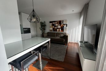 Apartamento T1 mobilado e equipado na zona do Cais da Fonte Nova (centro de Aveiro) .