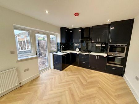 3 bedroom semi-detached house to rent - Photo 5