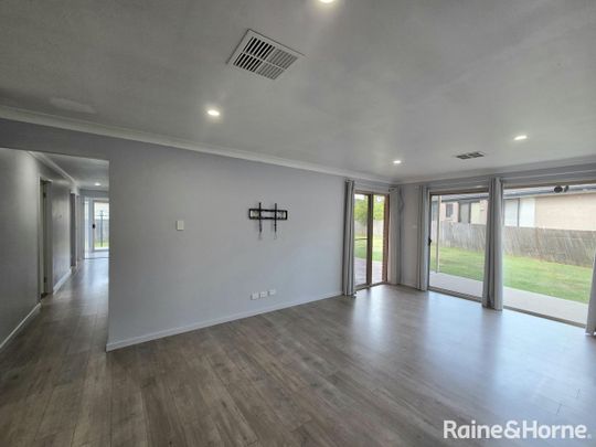 Comfortable, family-friendly home in a Worrigee - Photo 1