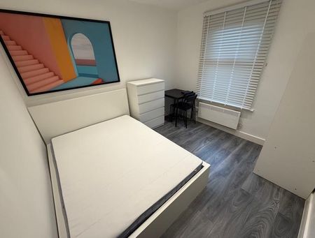 Terraced house to rent - Photo 2