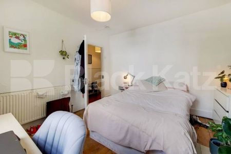 3 bedroom house close to zone 2 station with easy access to central London - Photo 3