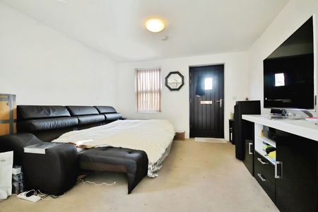 Bath Road, West Drayton, UB7 0EH - Photo 2