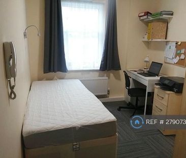 1 bedroom in a house share to rent - Photo 1