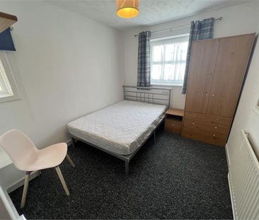 4 bedroom terraced house to rent - Photo 1