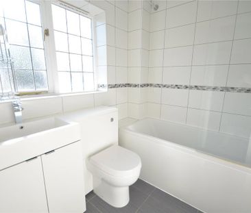 3 bedroom link detached house to rent - Photo 1