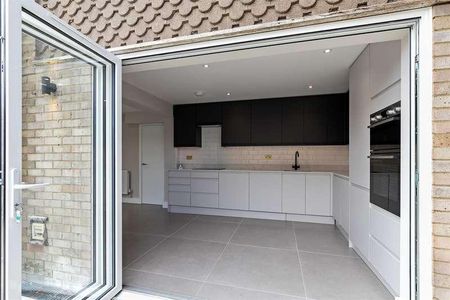 Wych Elms, Park Street, AL2 - Photo 3