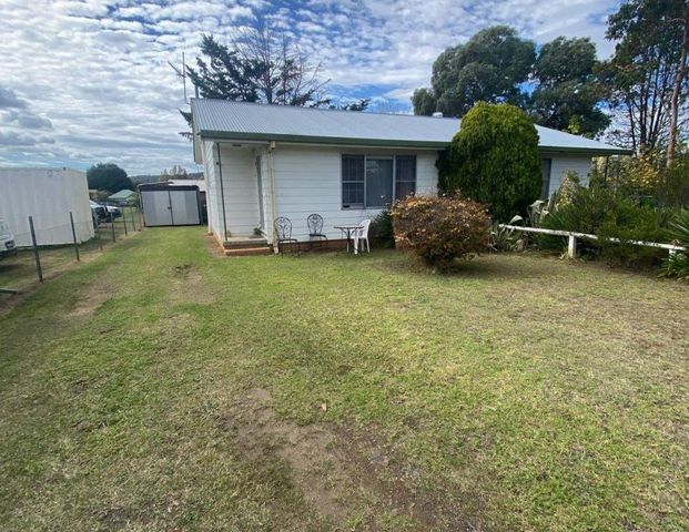 Charming 1-Bedroom Unit with Spacious Yard - Photo 1