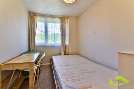 4 bedroom terraced house to rent - Photo 5