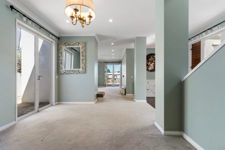 Sophisticated Family Living in the Heart of Remuera - Photo 4