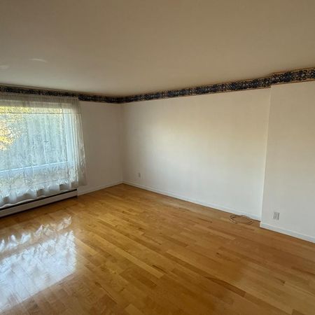 Grand 8 1/2 , parfait pour famille , près d’une école et parc - Photo 3