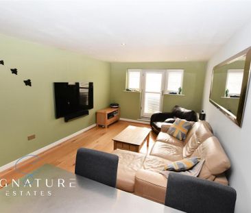 2 bedroom flat to rent - Photo 2