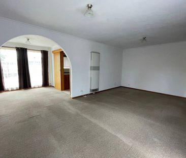 FAMILY HOME | GREAT LOCATION | - Photo 3