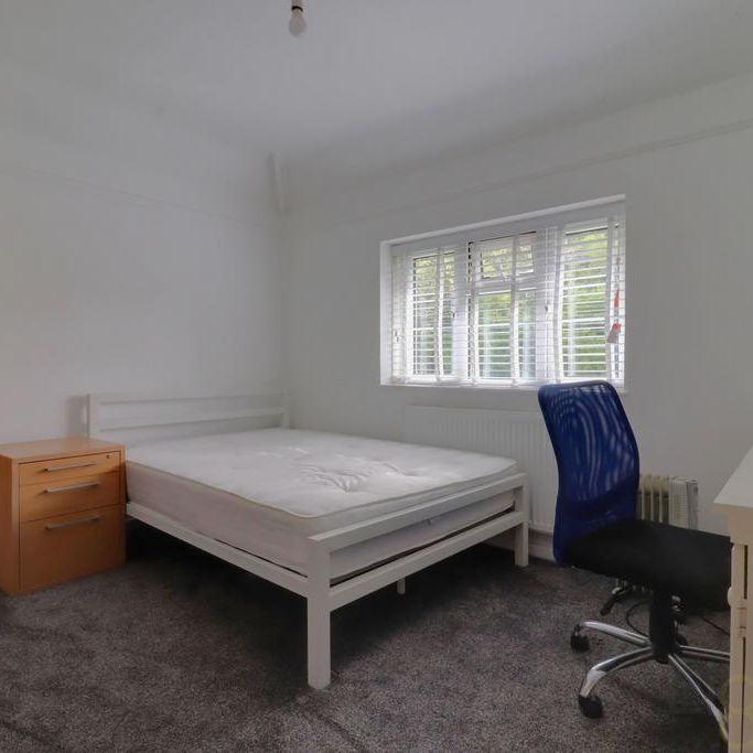 5 bedroom end of terrace house to rent - Photo 1