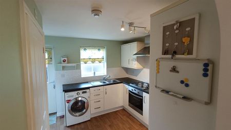 2 bedroom end of terrace house to rent - Photo 4