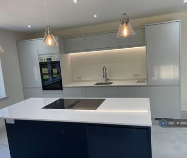 4 bedroom detached house to rent - Photo 6