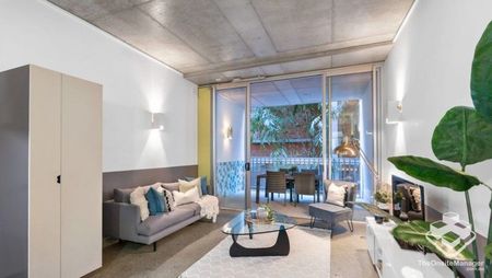 Woolstore Large One bedroom Apartment - Photo 3