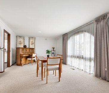 SPACIOUS FAMILY HOME - Photo 2