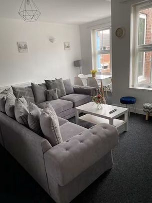 8 Bed Semi-Detached House, Brandreth Close, S6 - Photo 1