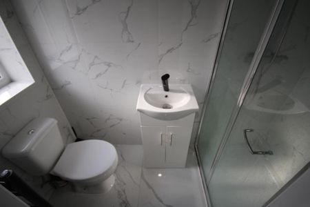 4 bedroom terraced house to rent - Photo 3