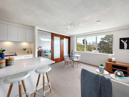 FANTASTIC ONE BEDROOM APARTMENT IN A SOUGHT AFTER LOCATION - Photo 2