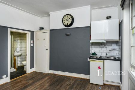 Studio to rent - Photo 2