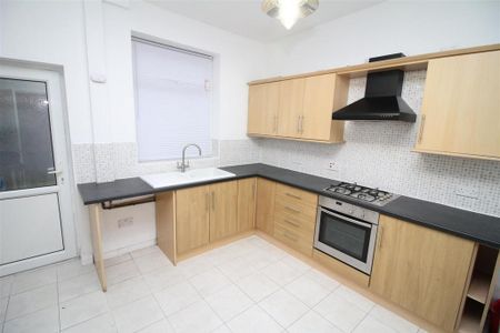 2 bedroom terraced house to rent - Photo 4