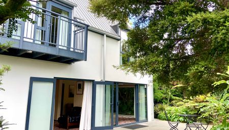 Retro Styled Fully Furnished Stunning Townhouse! - Photo 5