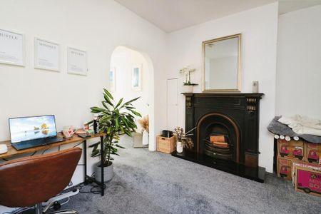 2 bedroom semi-detached house to rent - Photo 2