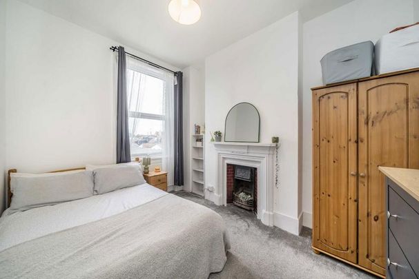 4 bedroom flat to rent - Photo 1