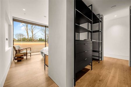 Exclusive architect-designed luxury duplex, penthouse apartment in a private, gated setting, with the benefit of lift access. - Photo 4