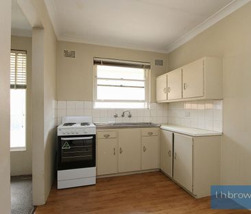 Spacious & Original Two Bedroom Unit in Wiley Park!! - Photo 4