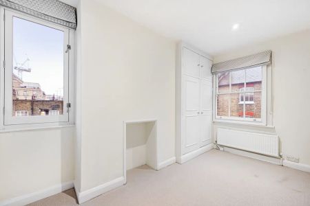 3 bedroom flat in London - Photo 4