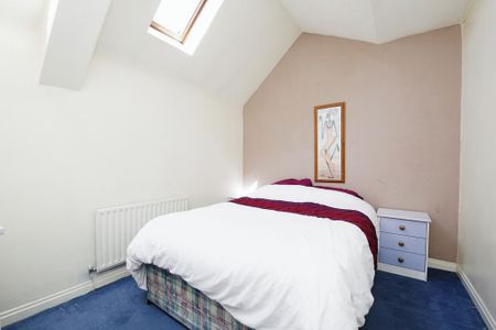 3 bedroom end of terrace house to rent - Photo 2