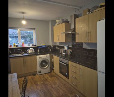 Room in a Shared House, Wadham Road, L20 - Photo 3