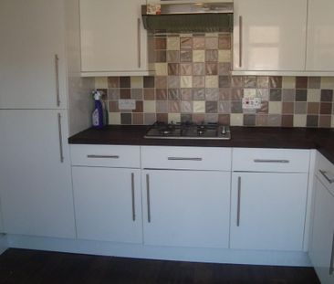 3 bedroom end of terrace house to rent - Photo 6