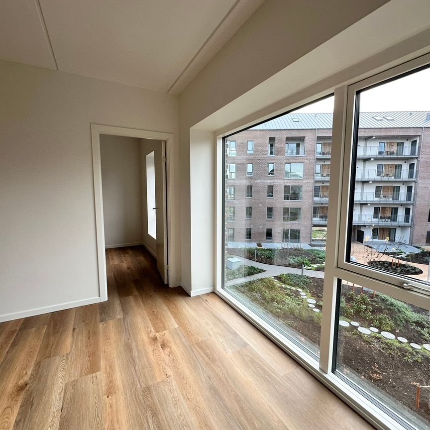 Moderne lejlighed med altan og naturskøn udsigt - Photo 1