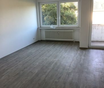 Frisch sanierte 2-Zimmer-Wohnung mit Balkon - Photo 1