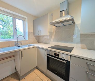 Semi-detached house to rent on - Photo 3