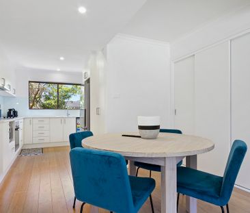 FULLY FURNISHED TOWNHOUSE - Photo 3