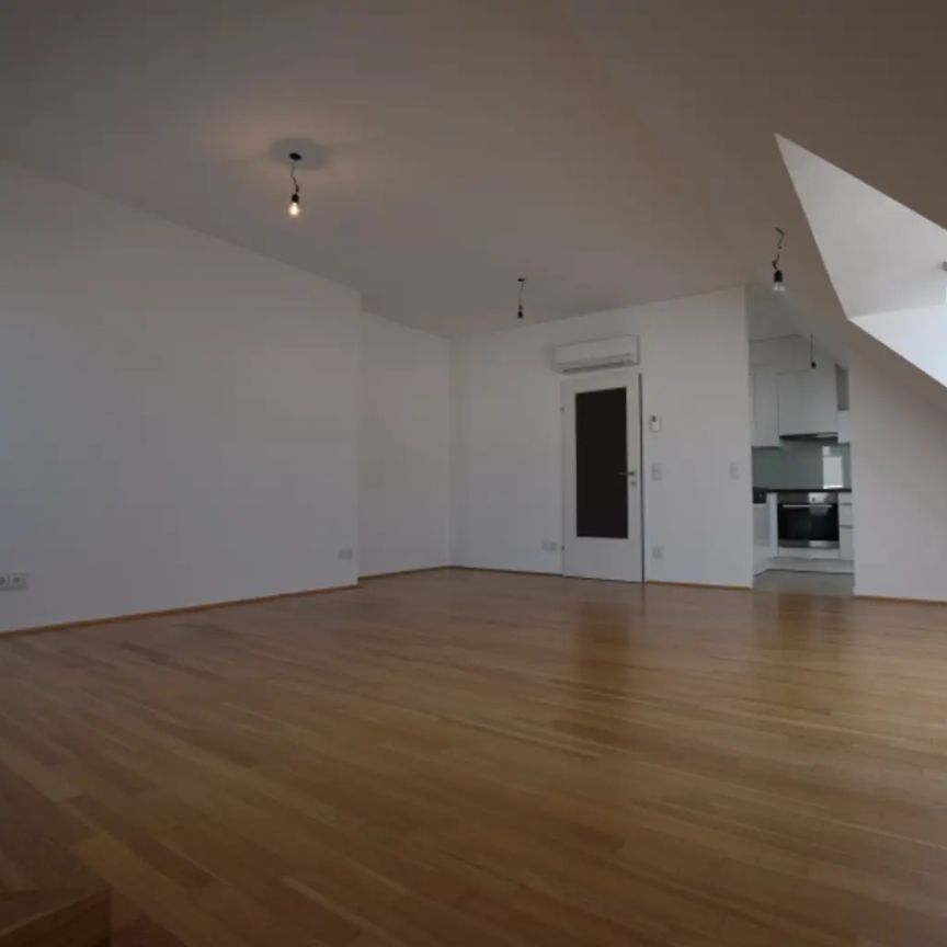 Erstklassige Dachgeschosswohnung in Bestlage Hietzings! - Photo 1