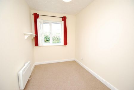 Littlebrook Avenue, Slough, Berkshire,SL2 - Photo 2