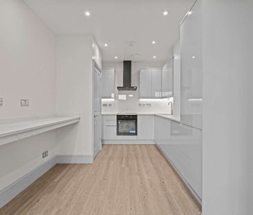 A fully refurbished one bedroom apartment with air conditioning in the heart of Sunningdale. - Photo 6