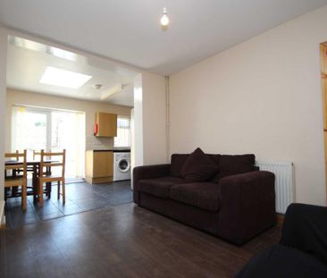 4 bedroom semi-detached house to rent - Photo 1