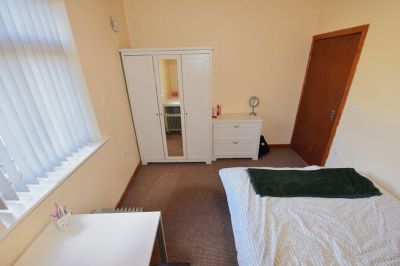 2 bedroom Flat in Low Close Street, Leeds - Photo 5