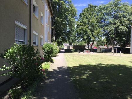 3,5 Zimmer // Mit Bodenbelag und tapezierten Wänden// Einzug kurzfristig möglich - Foto 5