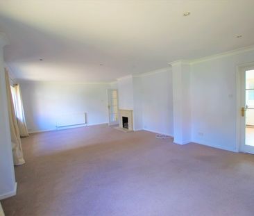 Burgh Heath Road, Epsom - Photo 1