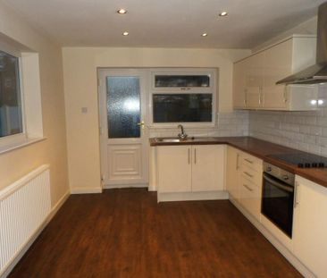 3 bedroom semi-detached house to rent - Photo 4