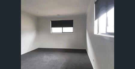 Brand New Double-Story Family Home – Practicality and Convenience in a Prime Location - Photo 4