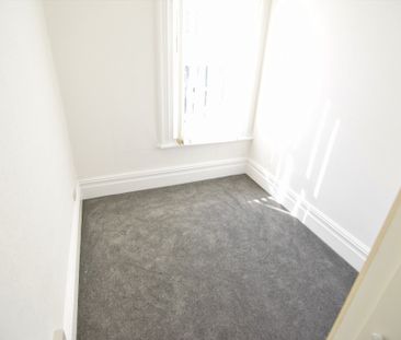 To Let 1 Bed Flat - Photo 2