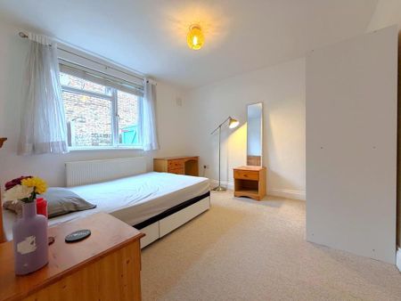 1 bedroom in a house share to rent - Photo 3